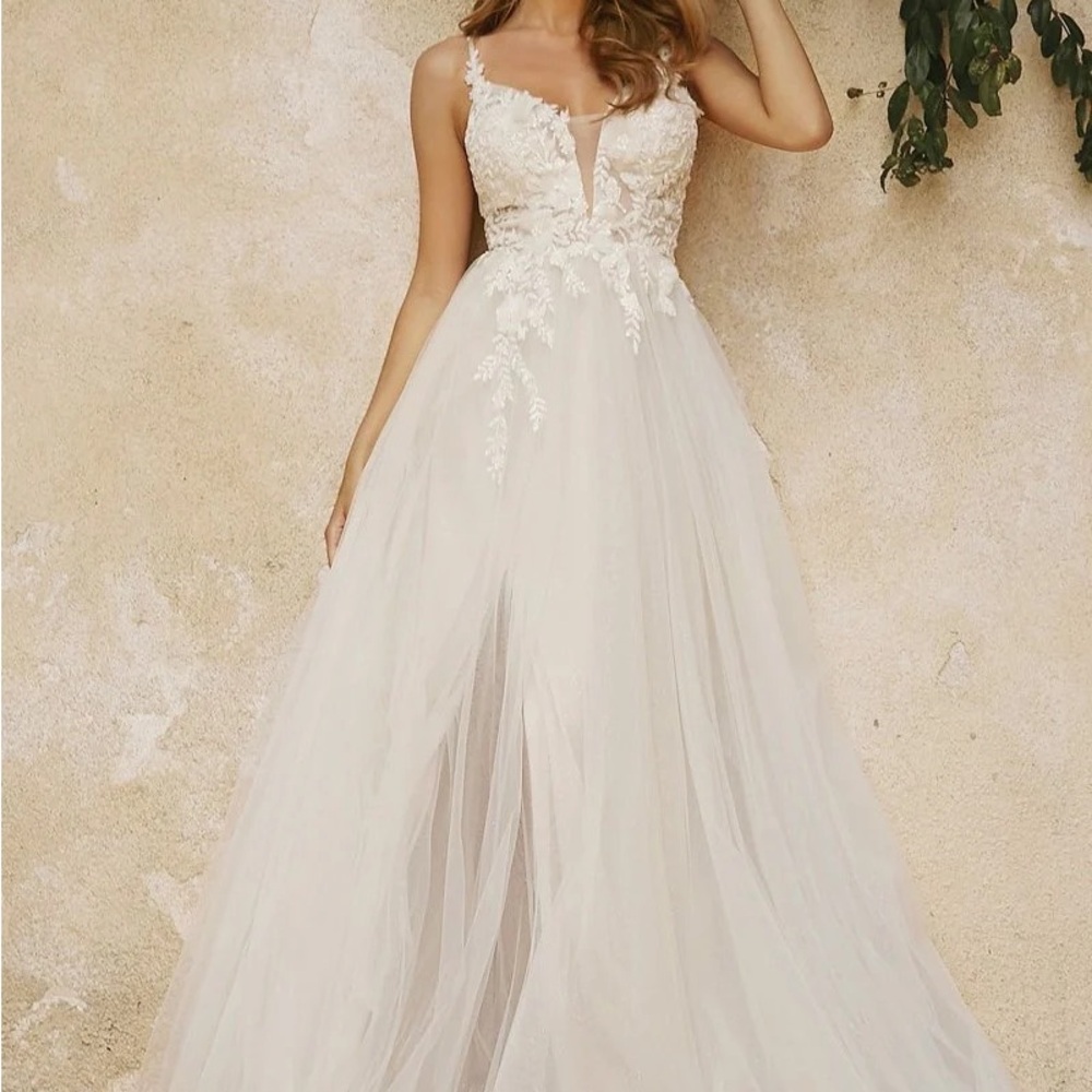 COPY-Cinderella Divine, LaDivine A Line Layer Tulle Bridal Gown Size 4. CB072W